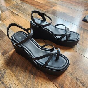 Madden Girl Women's Size 10M Vaultt Y2K Black Chunky Platform Strappy Sandals